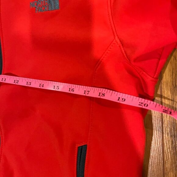 The North Face men’s red zip up jacket - Picture 6 of 9